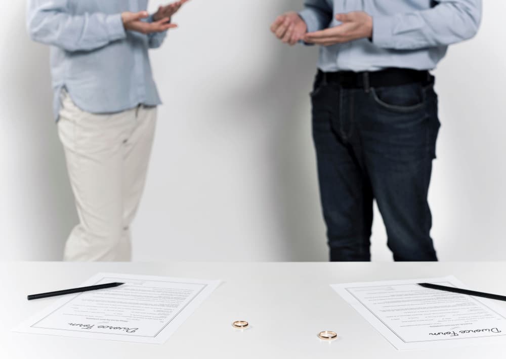 Pareja discutiendo el divorcio